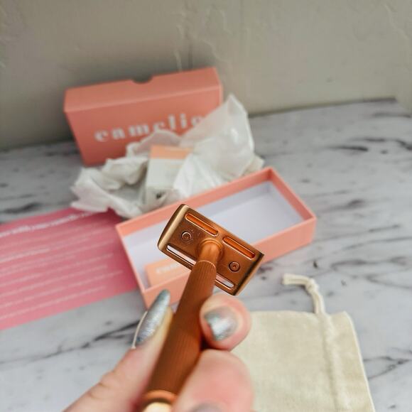 Camelie Eco Pink Razor With 50 Replacement Blades - Picture 5 of 7